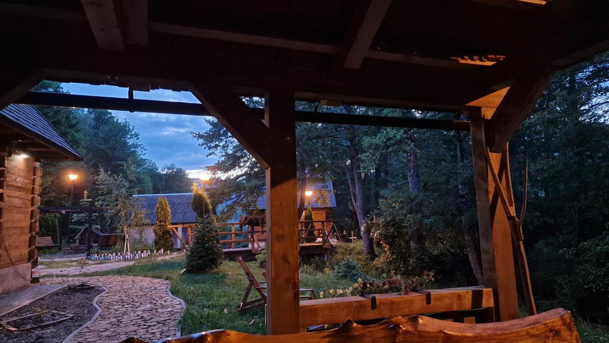 Vodenica Vrelo Chalets Vrelo Korenicko Номер фото