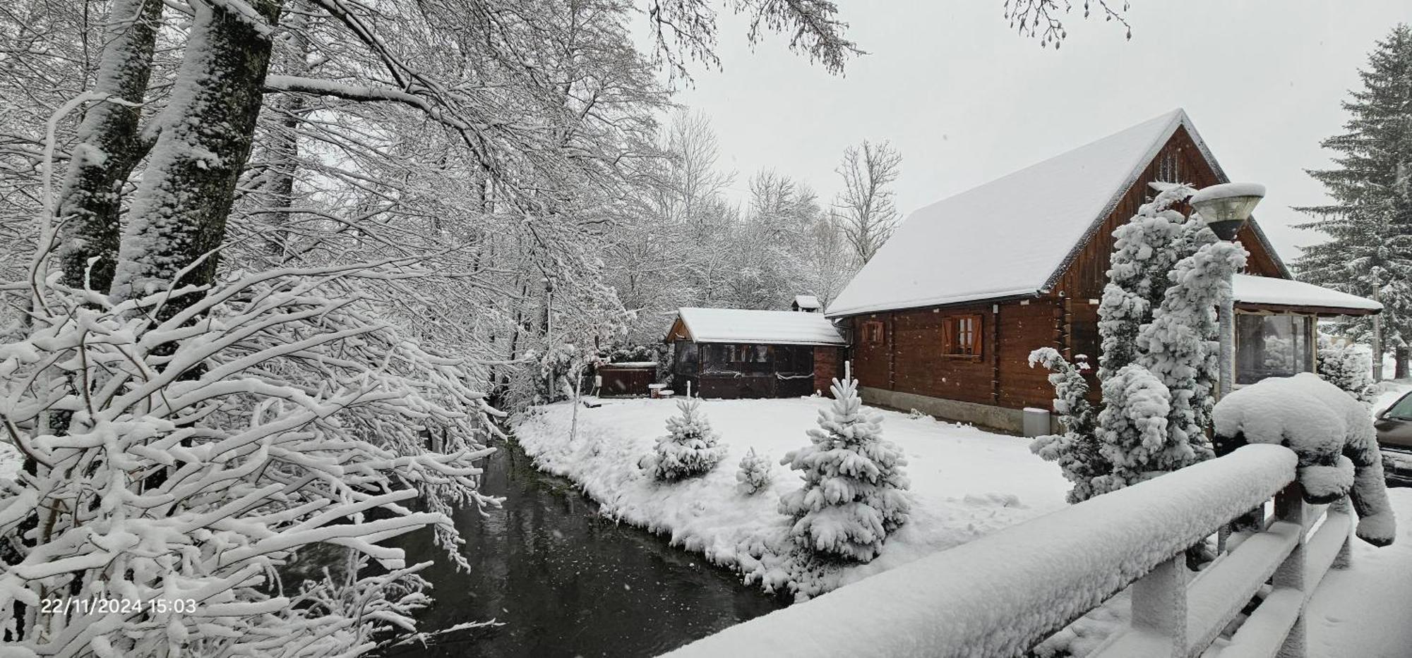 Vodenica Vrelo Chalets Vrelo Korenicko Екстер'єр фото